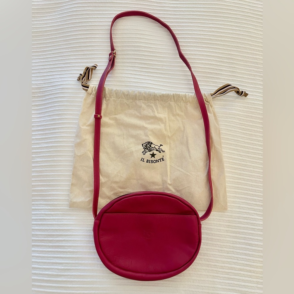 IL Bisonte Rubino Round Vacchetta Leather Crossbody Bag - Magenta